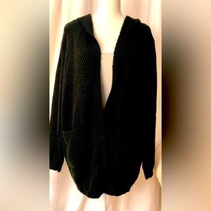 Beecarchil black long two pocket acrylic sweater with hood